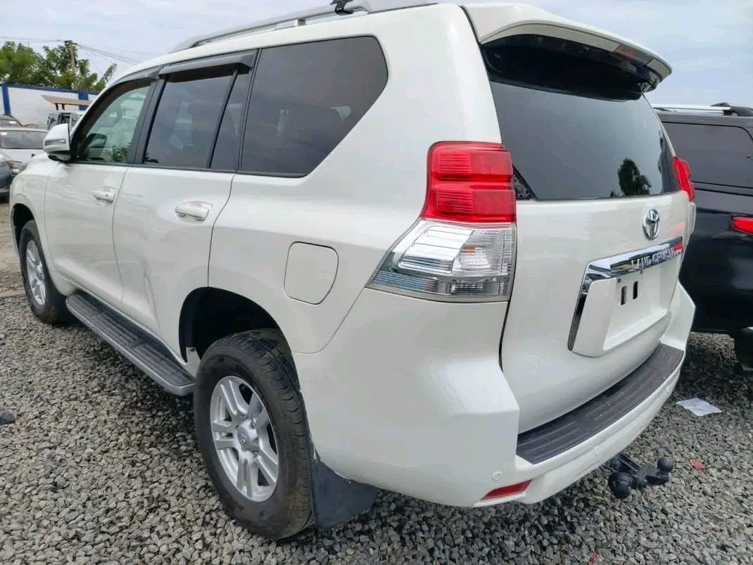 Land Cruiser 2011 vue 1